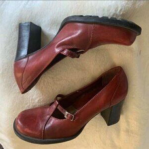 EUC Nine West Red Brick Color Leather Heels Size 8